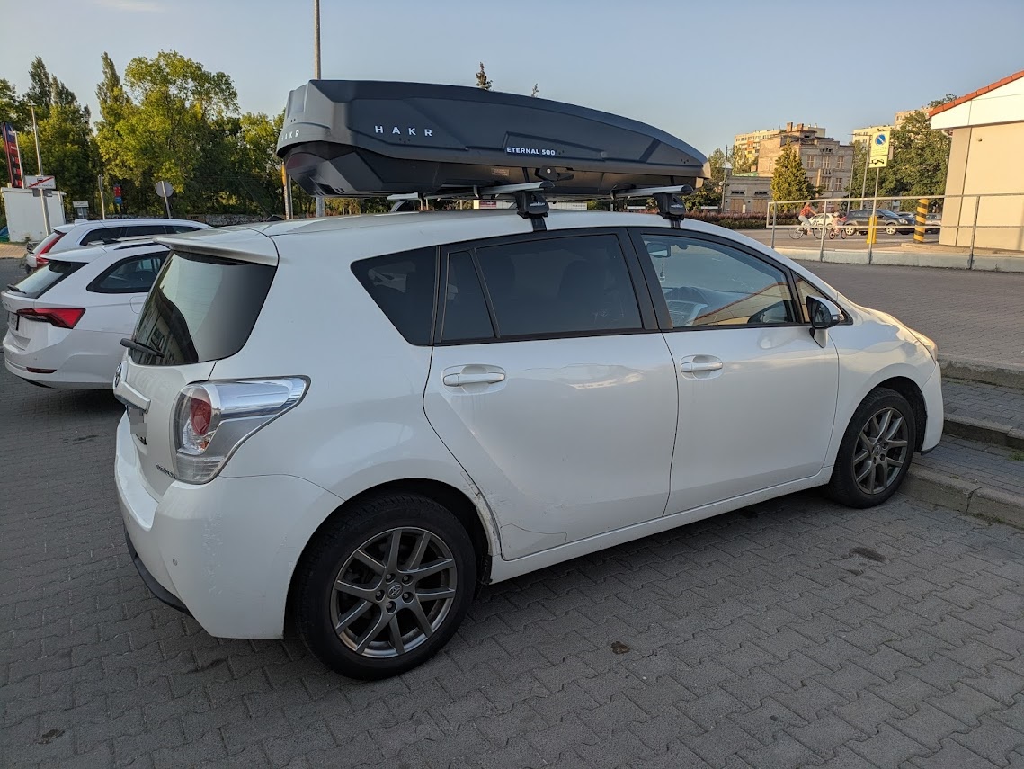 Toyota Verso z boxem Hakr Eternal 500 ? widok z przodu
